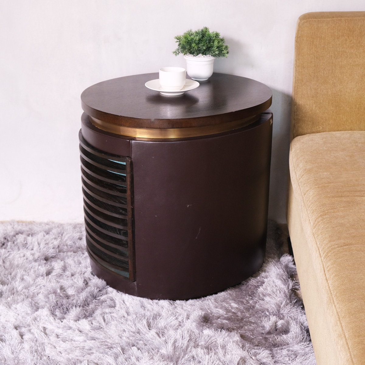 โต๊ะข้างโรงแรม ท๊อปไม้ หุ้มหนังสีน้ำตาล ขอบฝาปิดสีทอง ภายในกว้างเก็บของได้ (14)