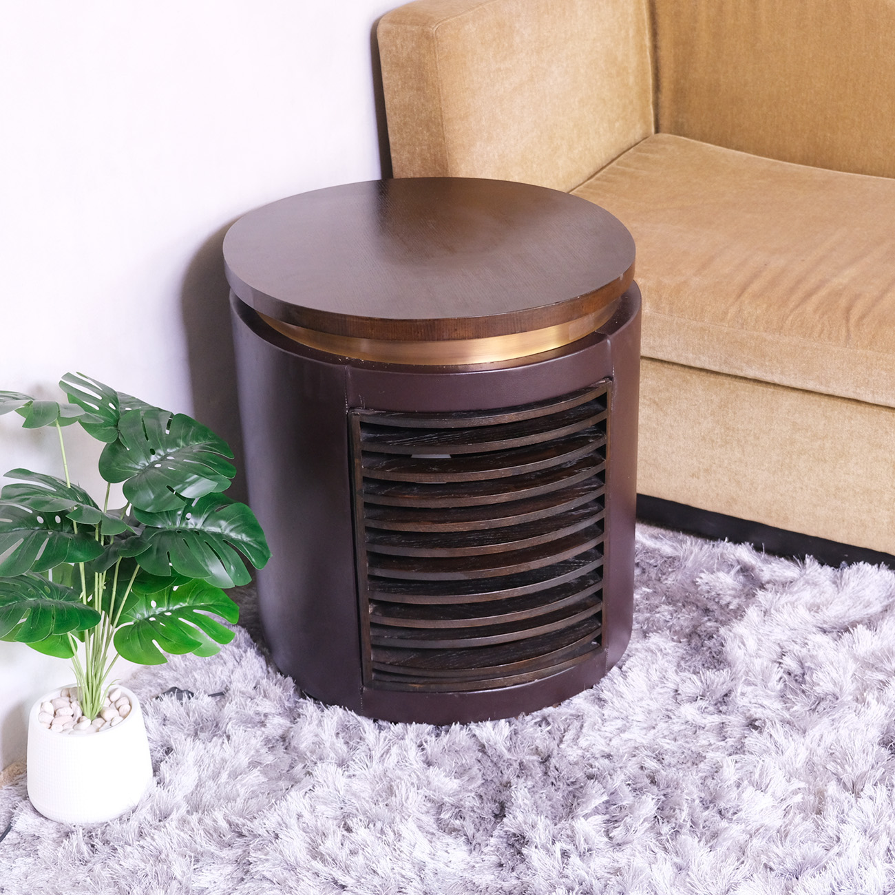 โต๊ะข้างโรงแรม ท๊อปไม้ หุ้มหนังสีน้ำตาล ขอบฝาปิดสีทอง ภายในกว้างเก็บของได้ (14)