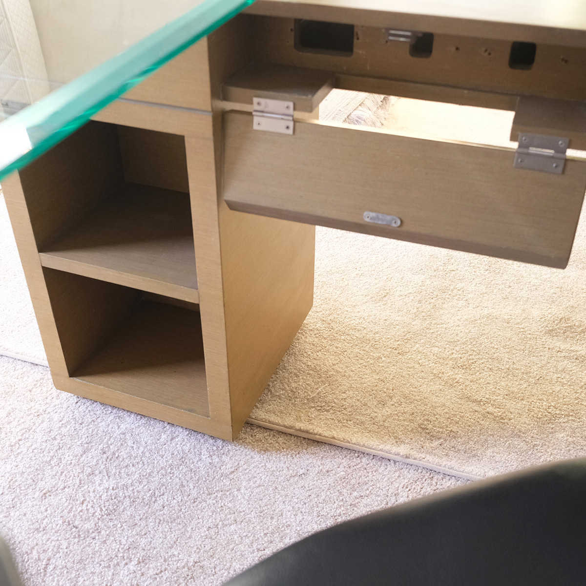 โต๊ะทำงานเข้ามุม L-Shape ท็อปกระจก โต๊ะปรับพับได้ มีลิ้นชักและช่องเก็บของ 167 cm (81)