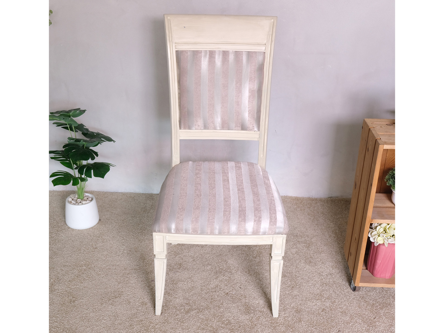 เก้าอี้ไม้ เบาะผ้าสีม่วงมีลายตรง โครงสวย พนักพิงมีเบาะ (1)