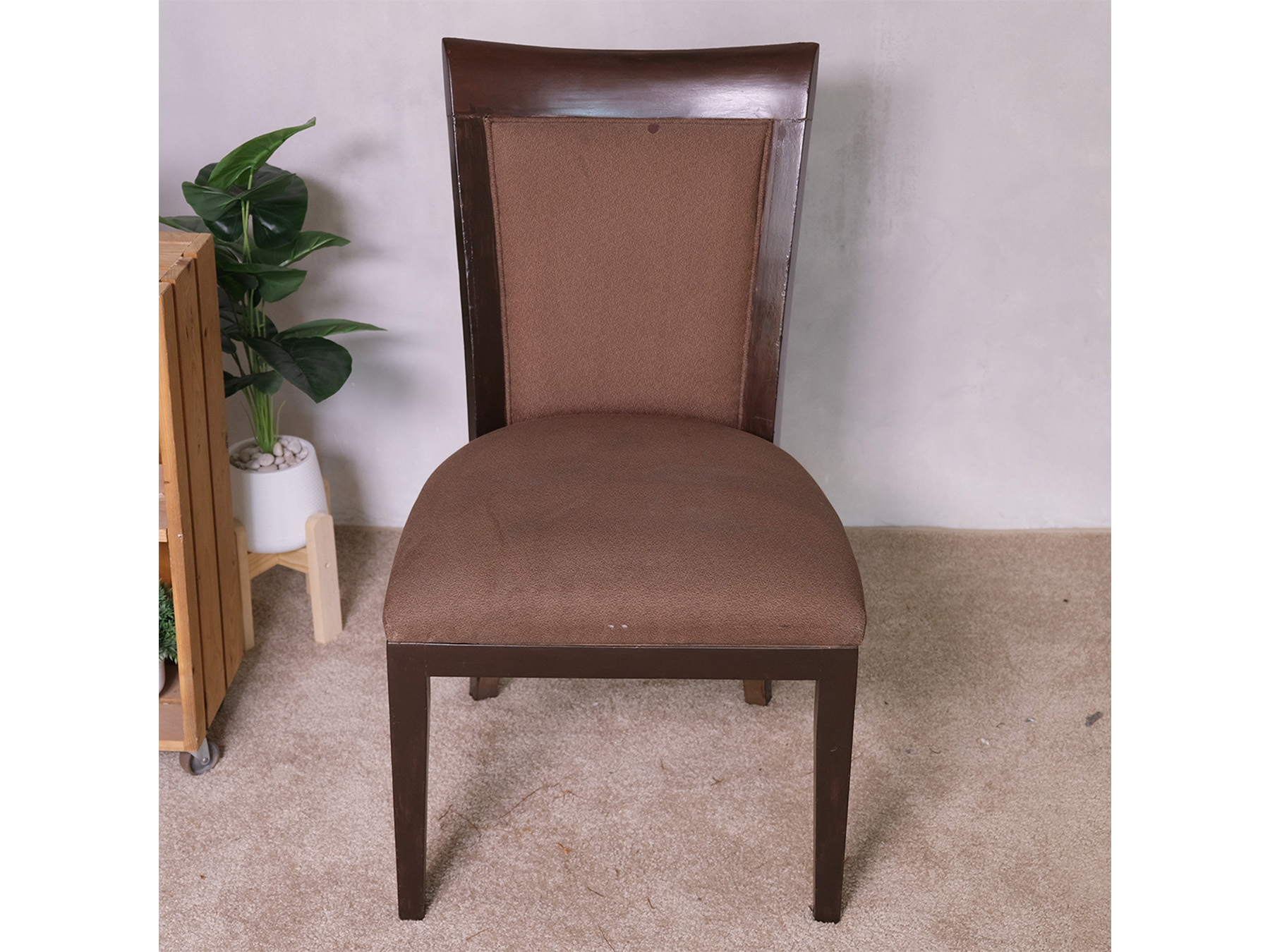 เก้าอี้ไม้ เบาะผ้าสีน้ำตาล โครงสวย พนักพิงมีเบาะ (1)