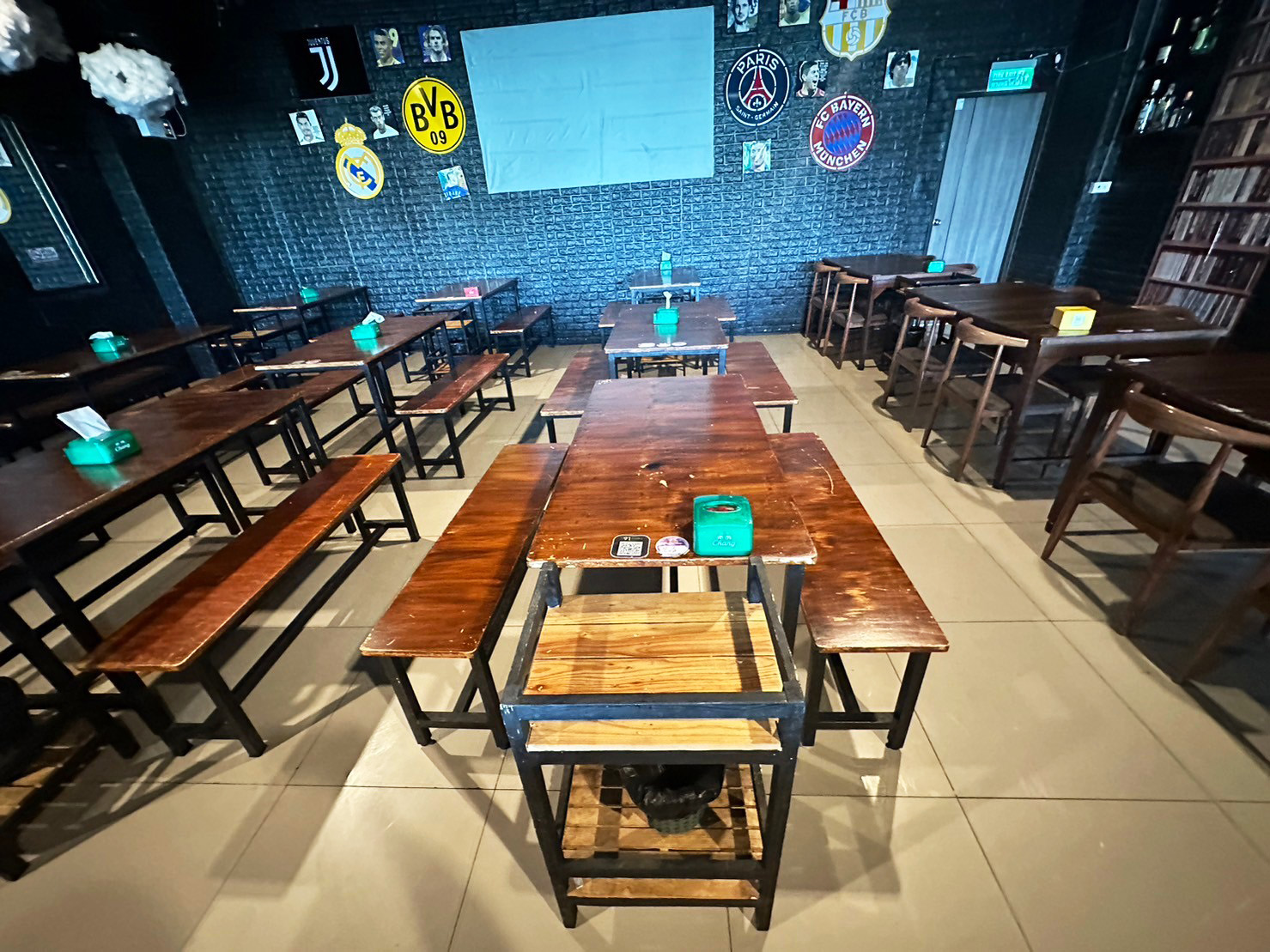 สเตชั่นไม้ร้านอาหาร คาเฟ่  บาร์ สเตชั่นวางเครื่องดื่ม ชั้นวางเครื่องดื่ม โครงเหล็กสีดำ (2)