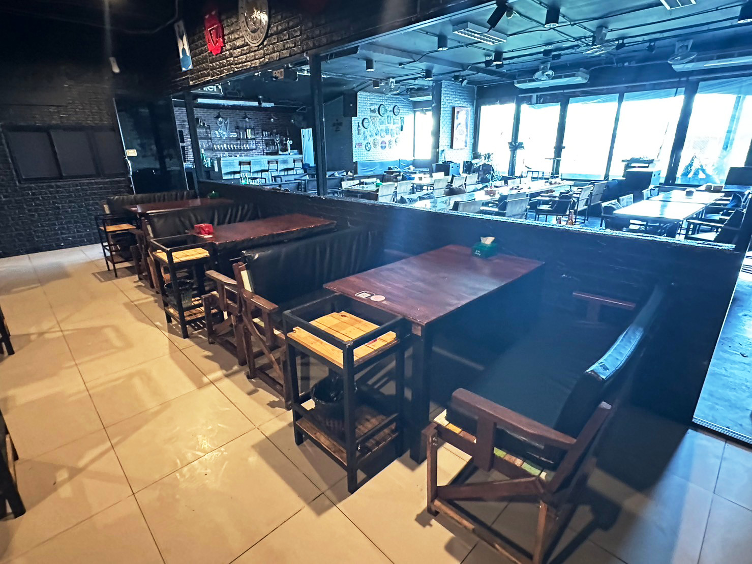 สเตชั่นไม้ร้านอาหาร คาเฟ่  บาร์ สเตชั่นวางเครื่องดื่ม ชั้นวางเครื่องดื่ม โครงเหล็กสีดำ (2)