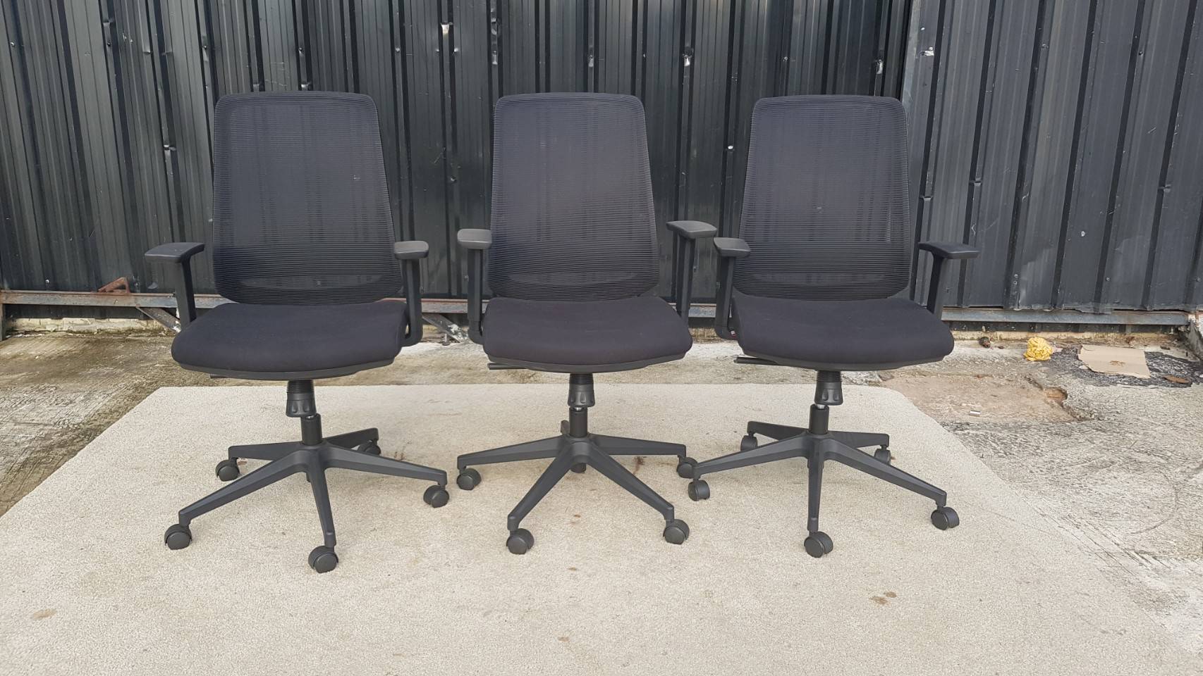 เก้าอี้สำนักงาน เบาะผ้า ขาพลาสติก พนักพิงตาข่าย สีดำ ยี่ห้อ Proflex   (2)