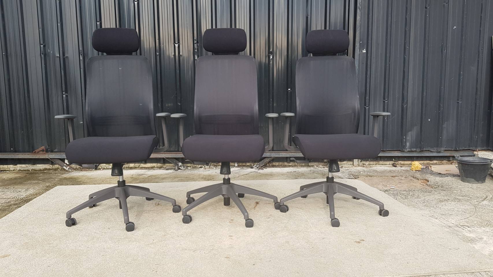 Modernform Office Chair with Fabric Cushion and Black Mesh Backrest