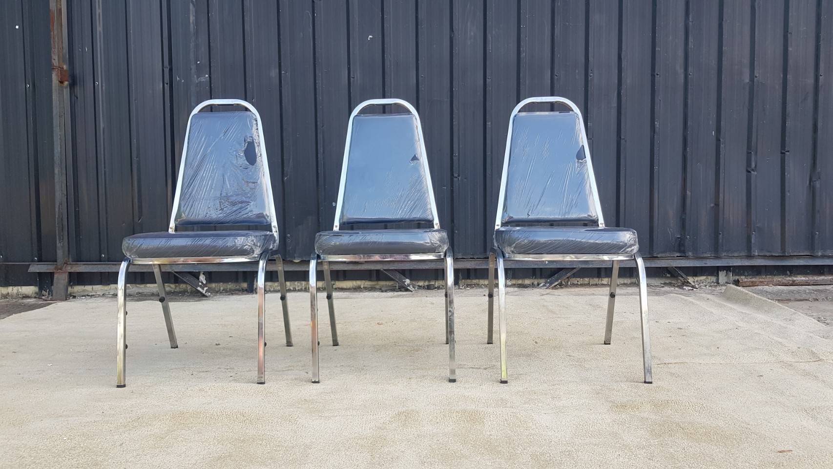 เก้าอี้จัดเลี้ยง เก้าอี้ประชุม เบาะนวม ขาเหล็ก (39)