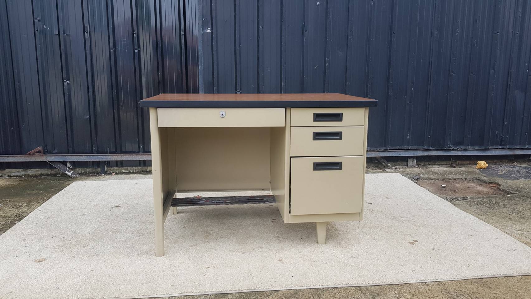 โต๊ะทำงานเหล็ก ท็อปไม้ 3 ลิ้นชัก (1)