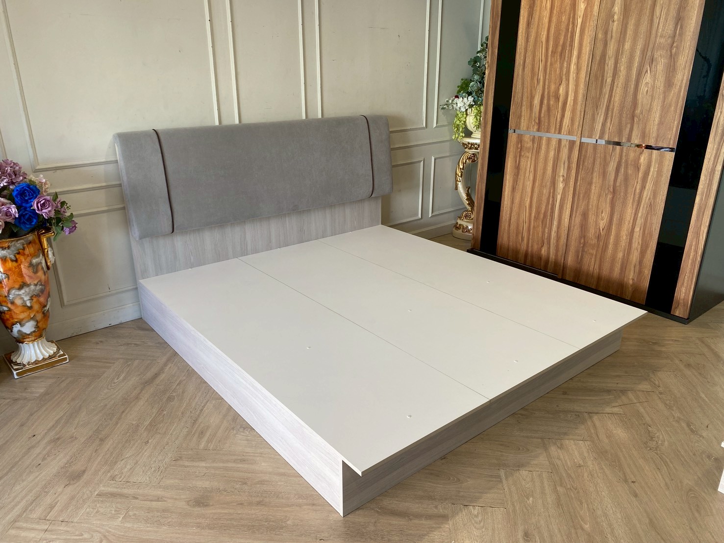 Gray Velvet Bed, 6 Feet