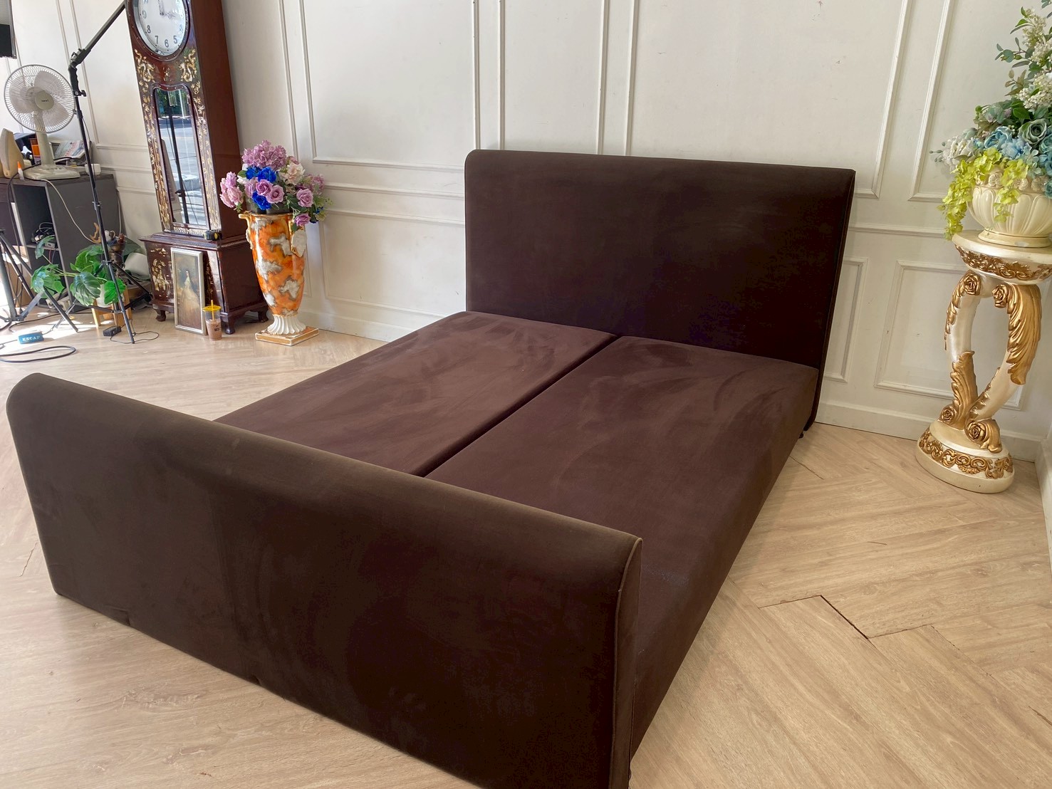 เตียง 5 ฟุต ผ้ากำมะหยี่ สีน้ำตาล (1)
