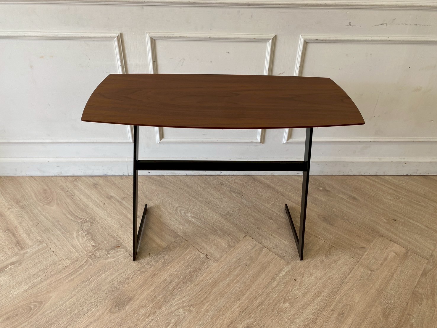 โต๊ะข้าง สไตล์โมเดิร์นคอนเทมโพรารี่ สีน้ำตาลวอลนัท ฐานโลหะสีดำ ยี่ห้อLIFESTYLE รุ่นANGELO (1)