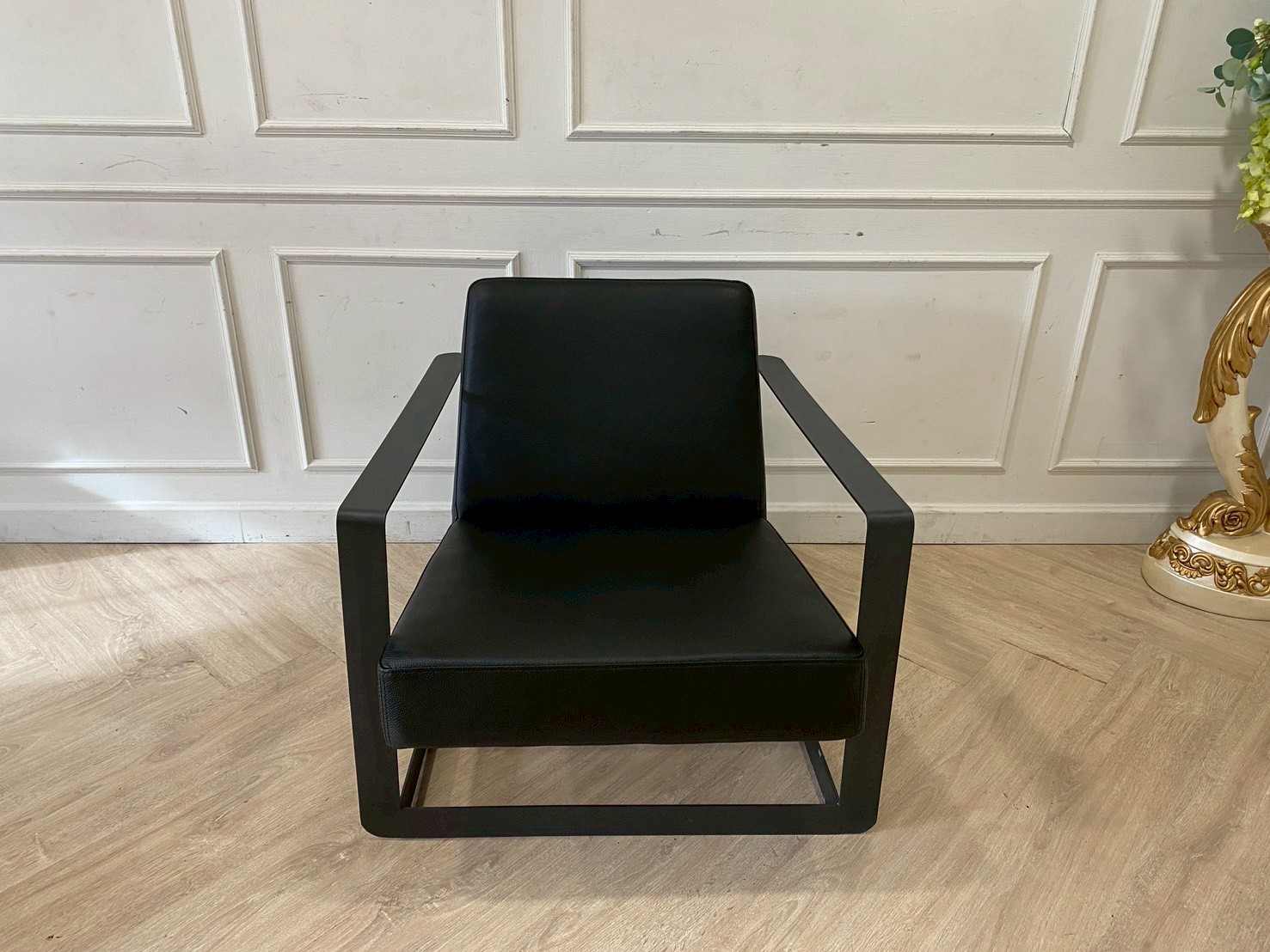 NOIR Frame Armchair (1)