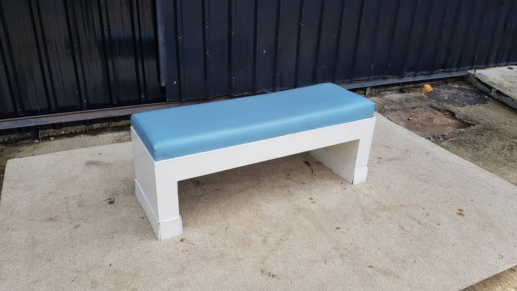 ม้านั่งไม้ เบาะหนัง สีฟ้า (3)