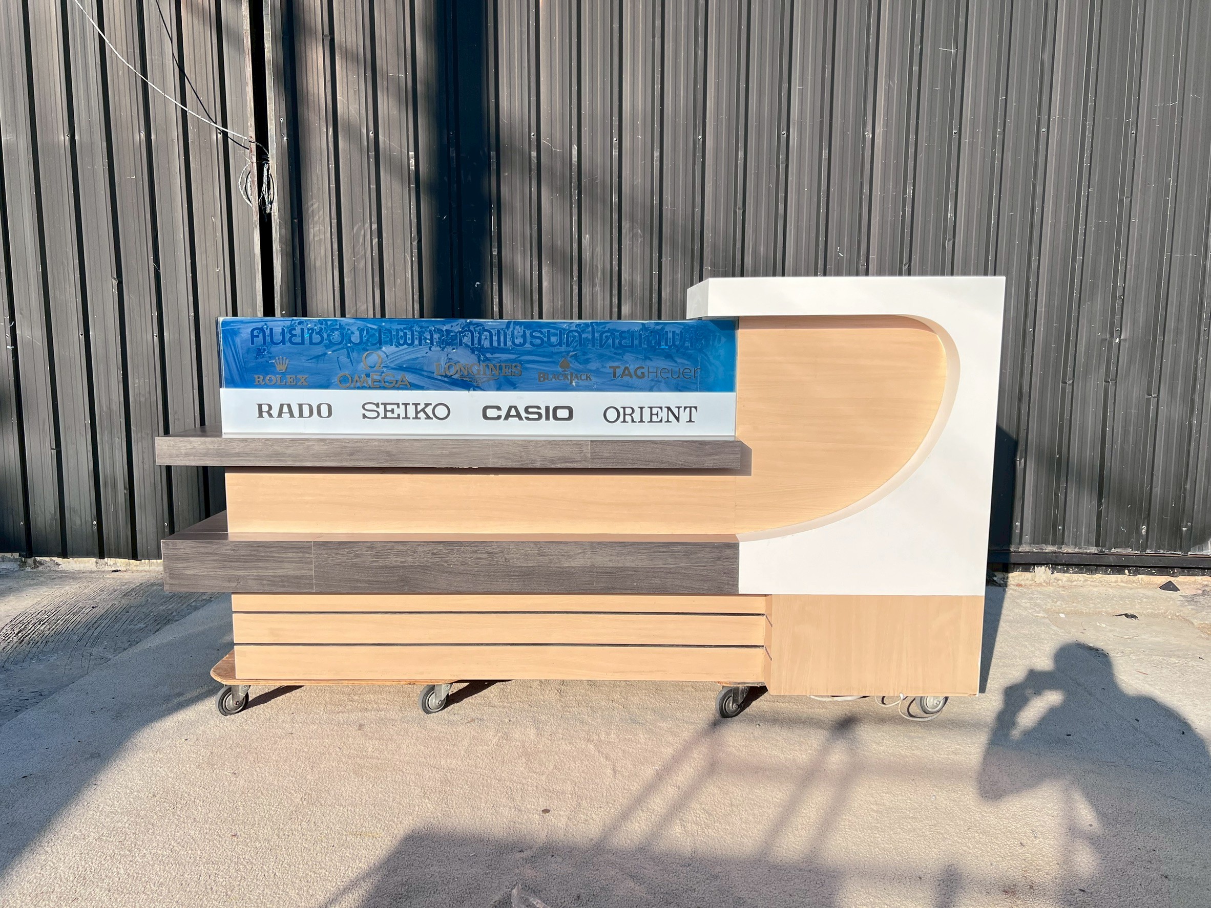 เคาน์เตอร์ไม้ เคาน์เตอร์คิดเงิน พร้อมลิ้นชักใส่ของ 236 cm (1)