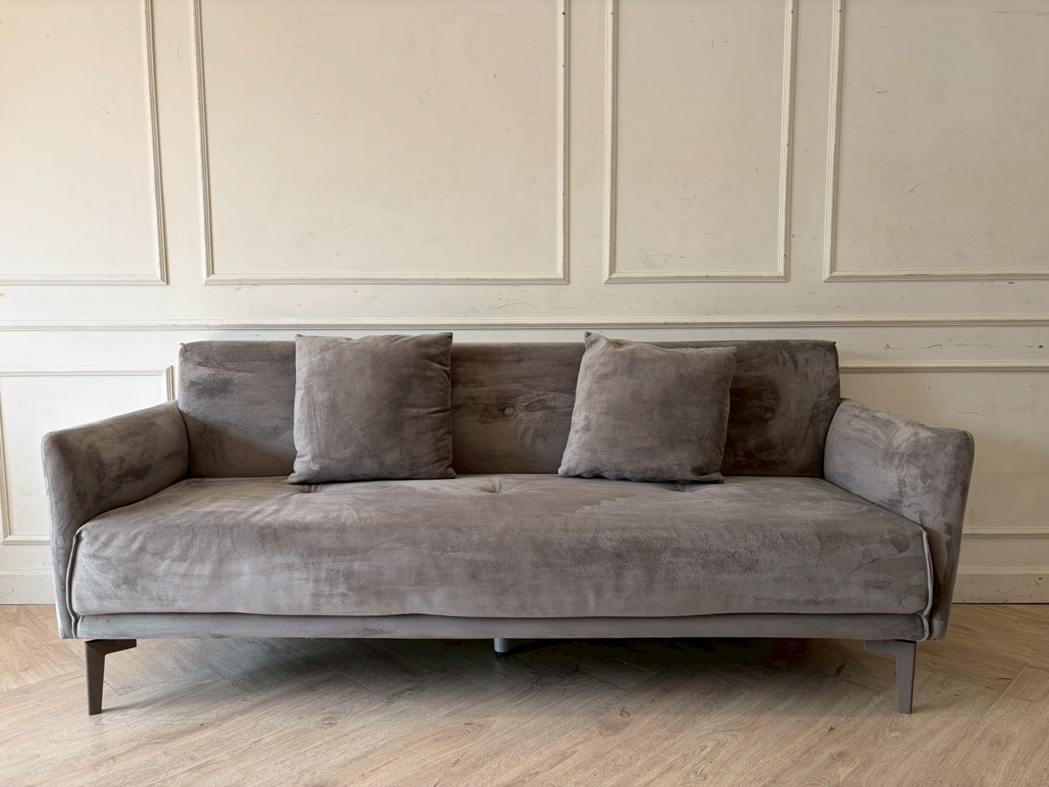 โซฟา 4 ที่นั่ง ขาเหล็ก เบาะผ้ากำมะหยี่ สีเทา (1)