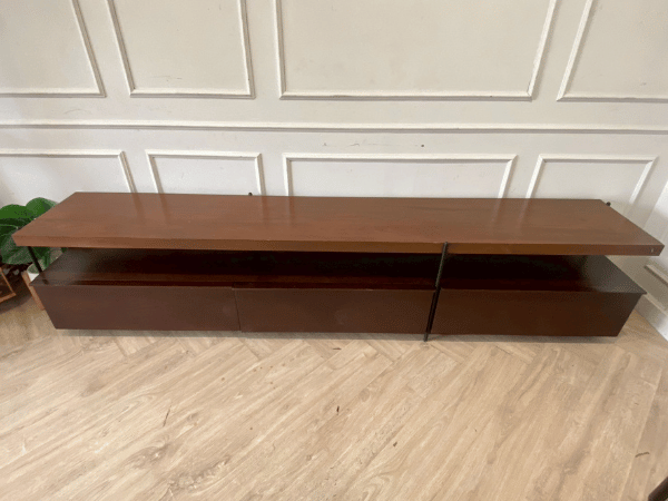 ชั้นวางทีวีไม้สัก 3 ลิ้นชัก สีน้ำตาล (1)