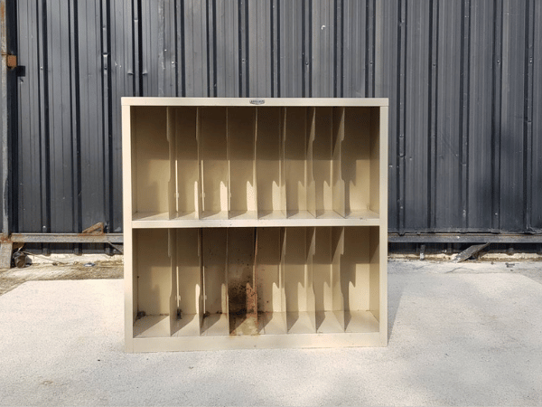 ชั้นวางแฟ้มตั้ง 2 ชั้น 16 ช่อง โครงเหล็ก สีครีม ยี่ห้อ lucky (1)