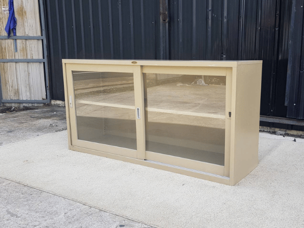 ตู้เอกสาร 2 บานเลื่อน โครงเหล็ก สีครีม  ยี่ห้อ lucky 150 cm (2)