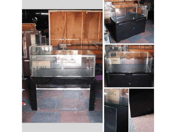 ตู้จิวเวลรี่ ตู้กระจกโชว์สินค้า ทรงสี่เหลี่ยมผืนผ้า ประตูกระจกบานเปิด ฐานไม้สีดำคาดเงิน (2)