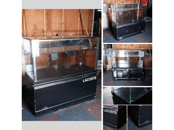 ตู้จิวเวลรี่ ตู้กระจกโชว์สินค้า ทรงสี่เหลี่ยมผืนผ้า ประตูกระจกบานเปิด ฐานไม้สีดำคาดเงิน (1)