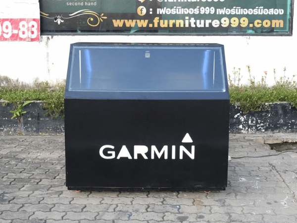 ตู้จิวเวลรี่ ตู้โชว์สินค้ากระจกทรงสี่เหลี่ยมคางหมู มีที่เก็บของด้านล่าง มีล้อ (มี 6 ใบ) *ไม่มีกุญแจ