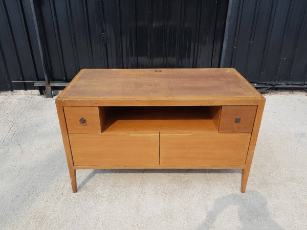 Wooden TV cabinet with 2 doors and 2 drawers