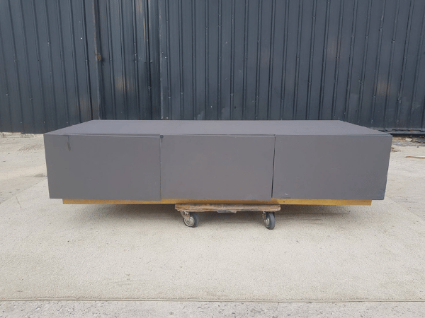 三门木质橱柜，灰色