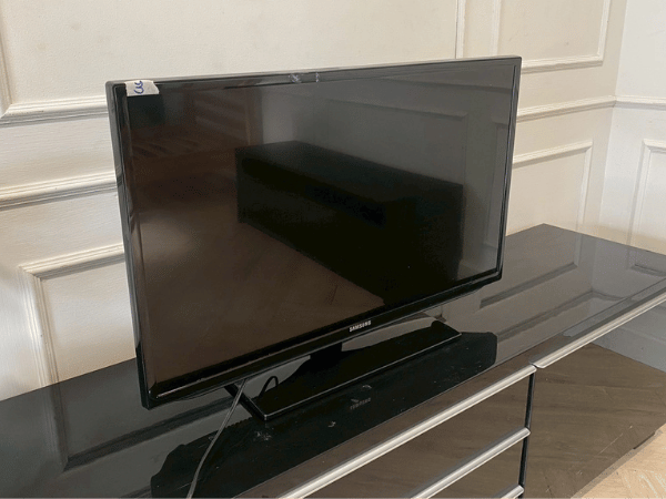 Samsung TV 32 inch tabletop model UA32F5000R