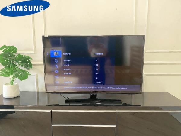 Samsung TV 40 นิ้ว แบบตั้งโต๊ะ LED รุ่น UA40F5000R (1)