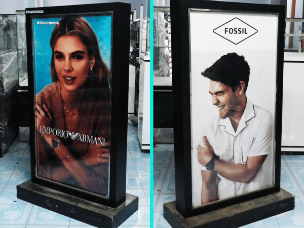 灯箱、产品广告牌、黑色、木底座（无轮）