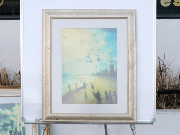 รูปภาพผู้คนริมทะเล กรอบสีทอง (1)