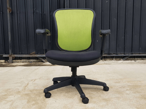 เก้าอี้สำนักงาน เบาะผ้า พนักพิงตาข่าย สีเขียว (1)