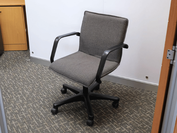 เก้าอี้สำนักงาน เบาะผ้าสีเทา (2)