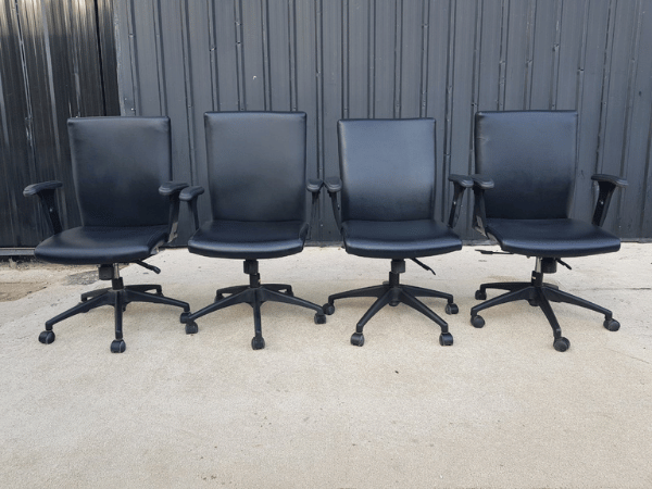 เก้าอี้สำนักงาน เบาะหนัง มีแขน เก้าอี้ทำงาน สีดำ Logica (59)