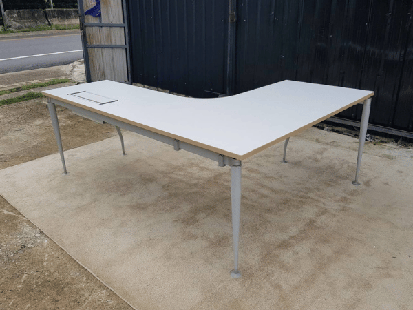 โต๊ะทำงานเข้ามุมL พร้อมรางปลั๊กไฟ 200 cm (5)