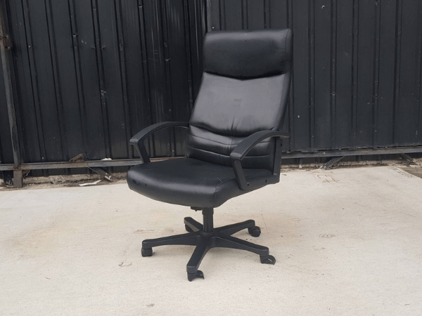 เก้าอี้สำนักงานผู้บริหาร เบาะหนัง สีดำ  (1)