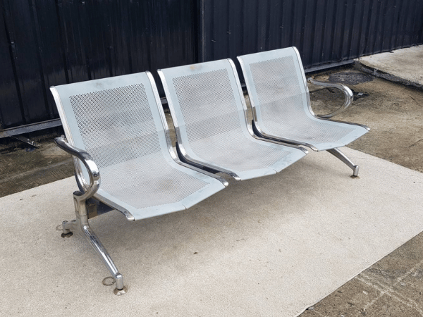 เก้าอี้แถว 3 ที่นั่ง โครงเหล็ก สีเงิน (1)