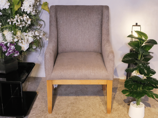 เก้าอี้อาร์มแชร์ โครงไม้ เบาะผ้าหุ้มแขน สีน้ำตาลแซมฟ้า งานสถานทูต (1)_1I001W5VDK