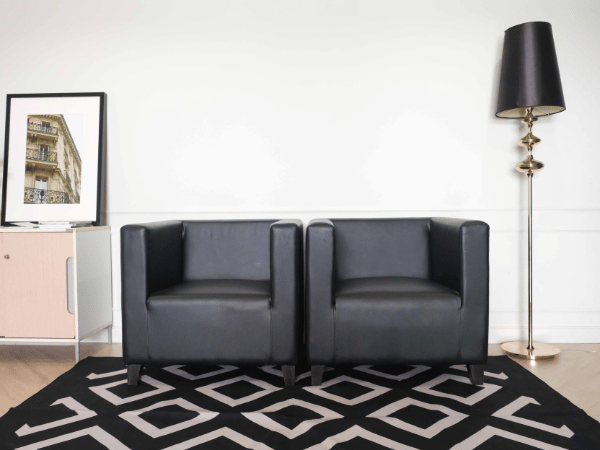 เก้าอี้อาร์มแชร์เบาะหนัง 1 ที่นั่ง ขนาดใหญ่ สีดำ ขาไม้ **ของใหม่ค้างสต๊อก ยังไม่ผ่านการใช้งาน** (16)