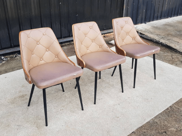 เก้าอี้อาหาร ขาเหล็ก เบาะหนังดึงกระดุม สีครีม (6)