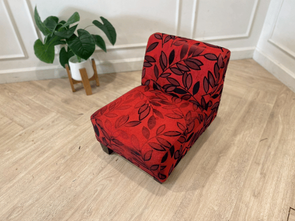 木椅，布艺坐垫，红色