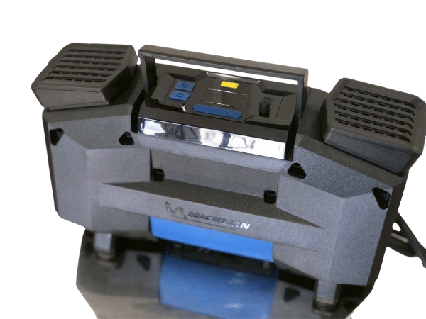 MICHELIN เครื่องเติมลมยางแบบตั้งโปรแกรมสำหรับรถ 4x4 SUV หัวปลั๊ก 12V รุ่น 12314 (1)