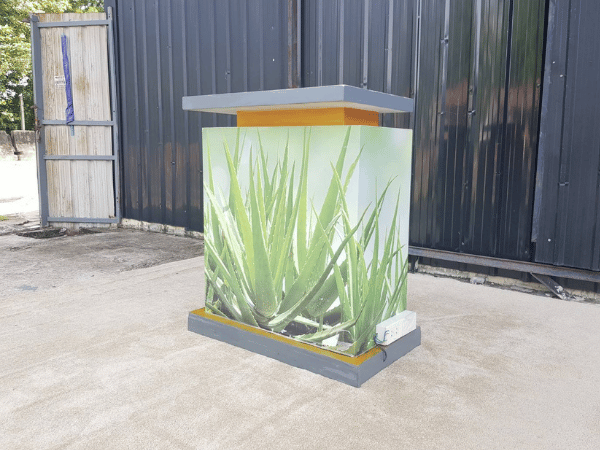 白色双门木质柜台桌