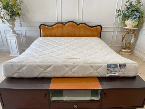 6 英尺床垫，8.5 英尺厚，Lotus 品牌，Aspire 型号