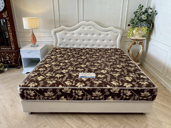 เตียง 6 ฟุต เบาะหนัง ดึงกระดุม สีครีม พร้อมที่นอน 6 ฟุต หนา 9 นิ้ว สีน้ำตาล ลายดอก (1)