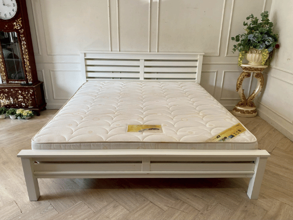 เตียงไม้ 6 ฟุต สีขาว ที่นอน 6 ฟุต หนา 8 นิ้ว ยี่ห้อ Lucky (1)