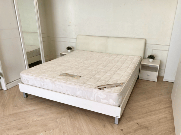 เตียง 6 ฟุต ยี่ห้อ Koncept พร้อมตู้หัวเตียง ที่นอน ยี่ห้อ Popular หนา 9 นิ้ว (1)