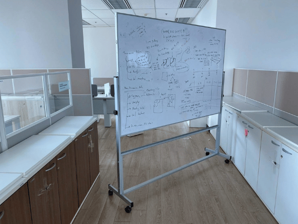 กระดานไวท์บอร์ดแม่เหล็ก ขาตั้ง 2 หน้า 120x180 cm (3)