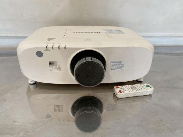 โปรเจคเตอร์ Projector ยี่ห้อ Panasonic รุ่น PT-EX 800 (1)