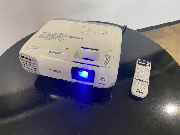 โปรเจคเตอร์ Projector ยี่ห้อ EPSON รุ่น EB-X9 (2)