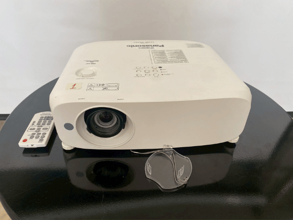 โปรเจคเตอร์ Projector ยี่ห้อ Panasonic รุ่น PT-VZ580 WUXGA (2)